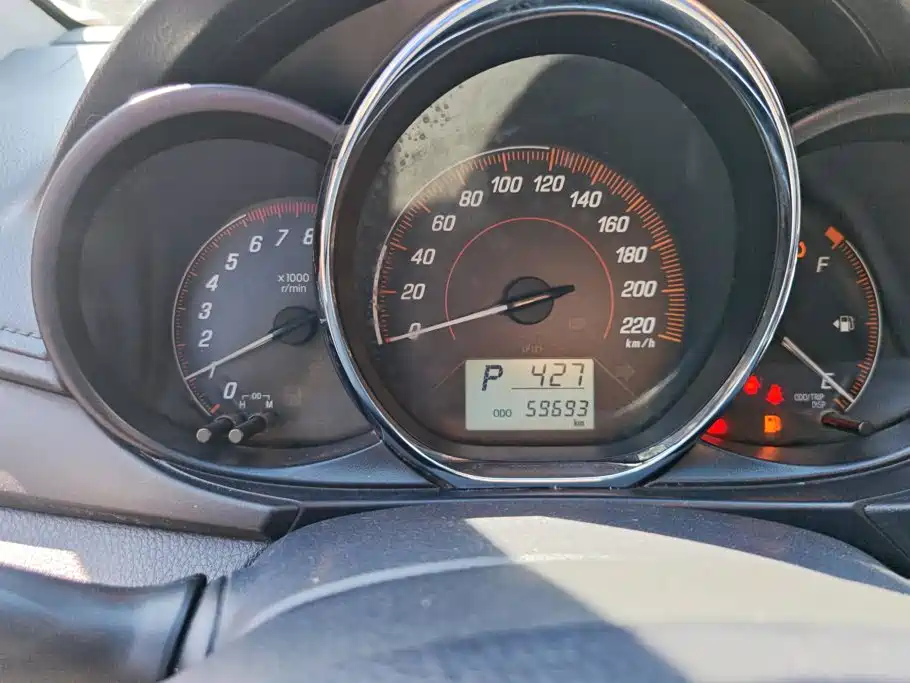 Toyota Yaris L — фото 14