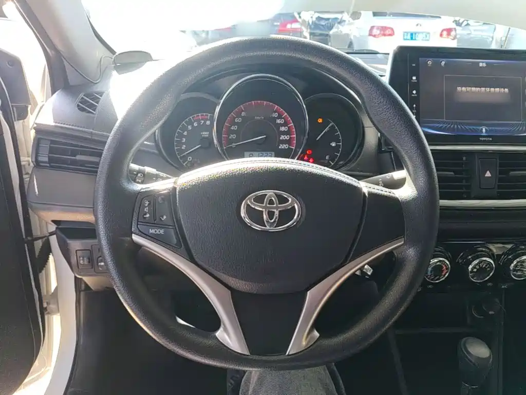 Toyota Vios — фото 11