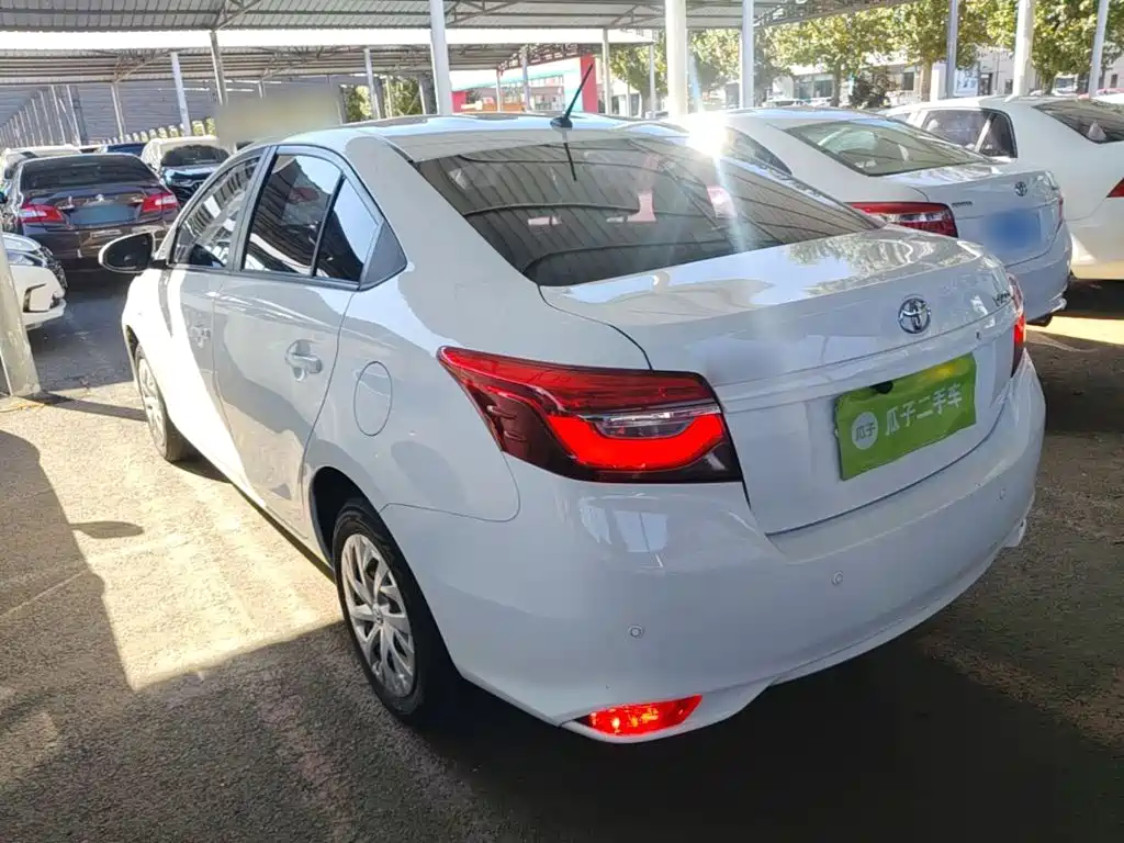 Toyota Vios — фото 5