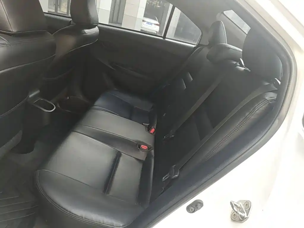 Toyota Yaris L — фото 17