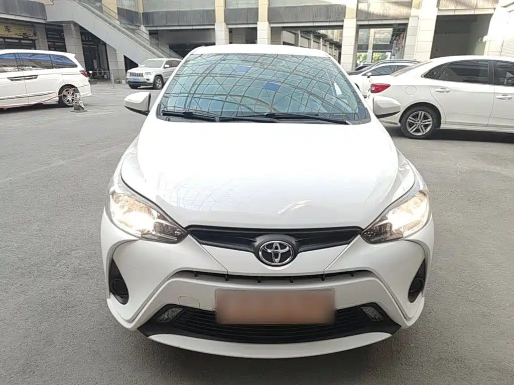 Toyota Yaris L — фото 3