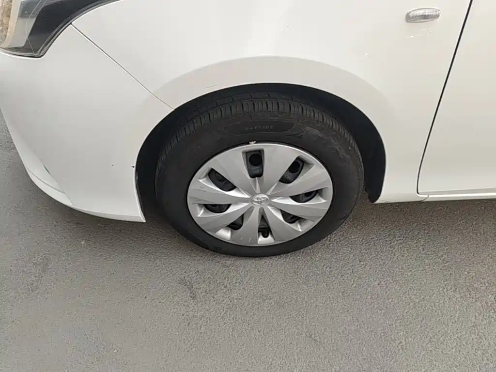 Toyota Yaris L — фото 23