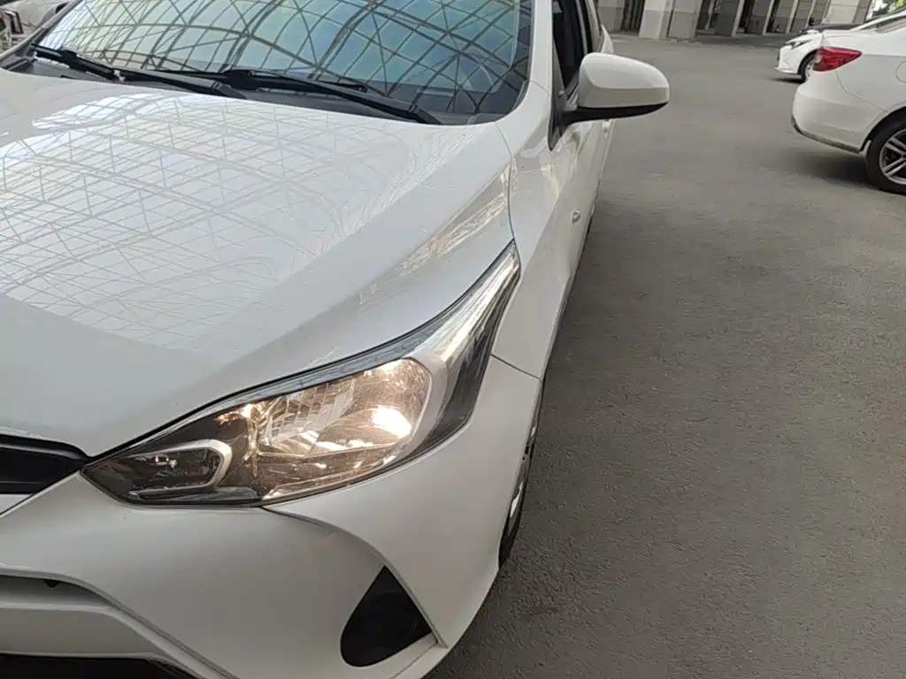 Toyota Yaris L — фото 24
