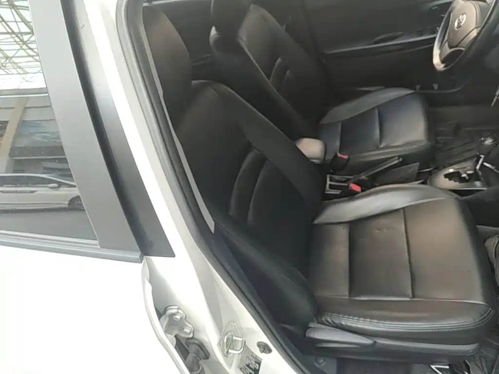 Toyota Yaris L — фото 25