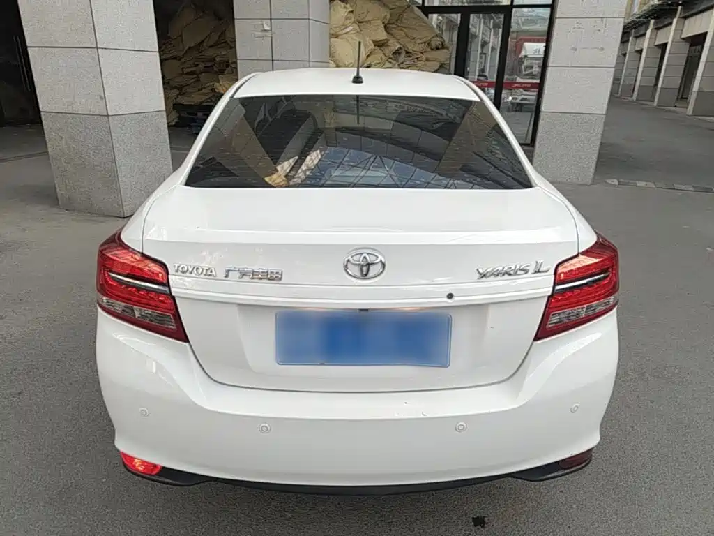 Toyota Yaris L — фото 6