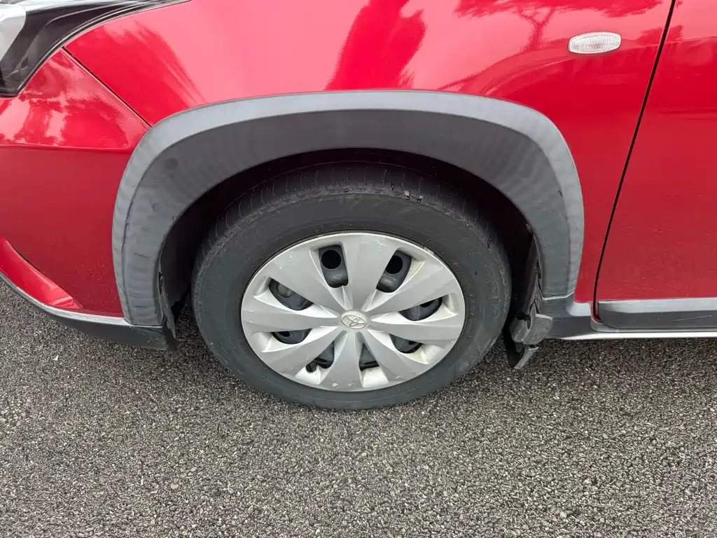 Toyota Yaris L — фото 2