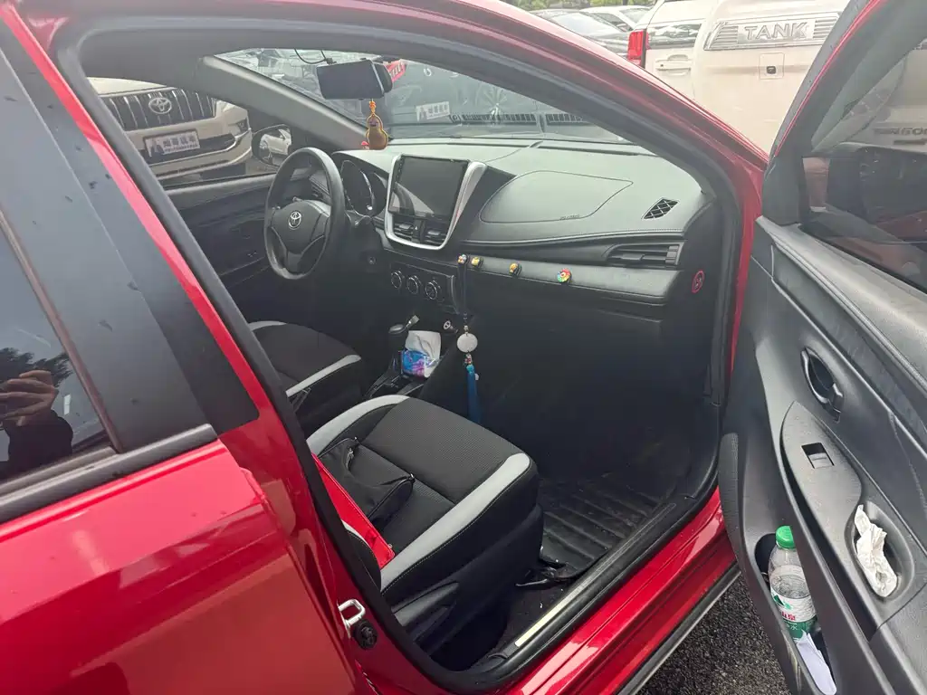 Toyota Yaris L — фото 8