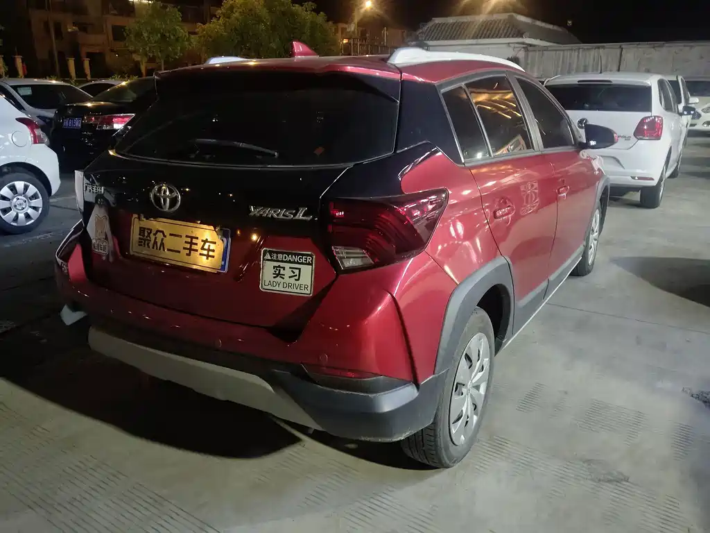 Toyota Yaris L — фото 4