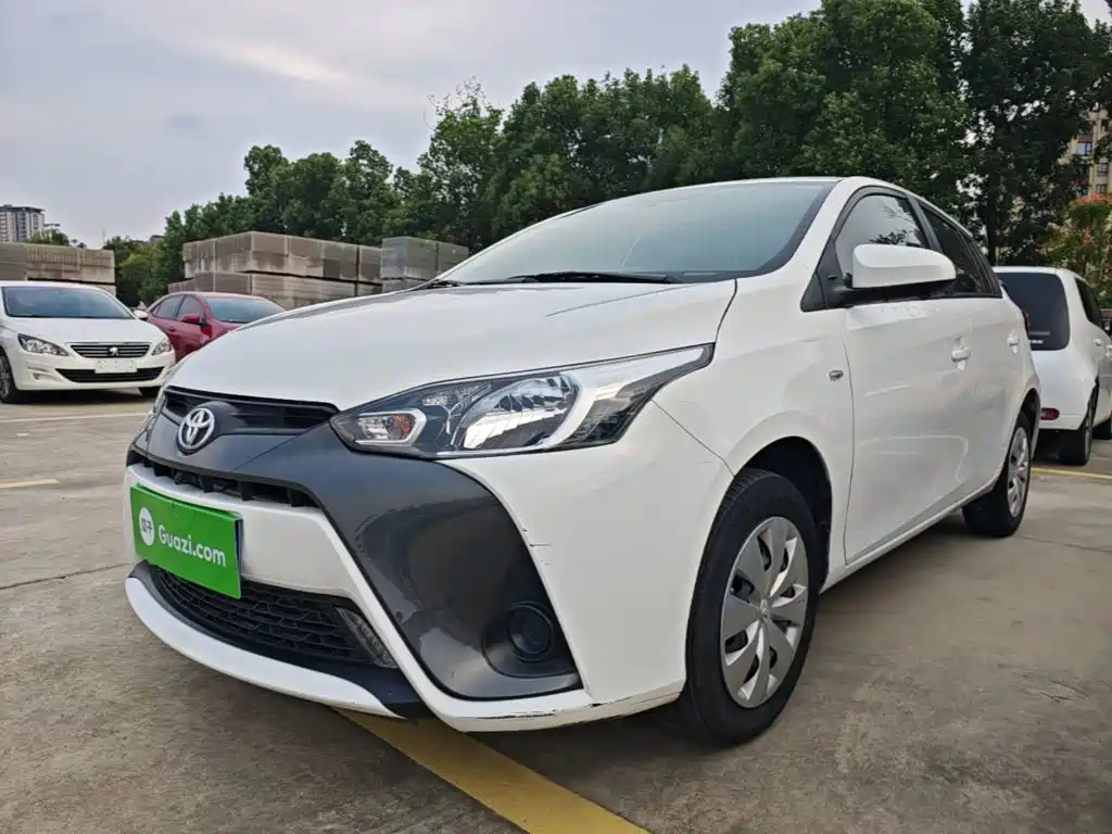 Toyota Yaris L — фото 2
