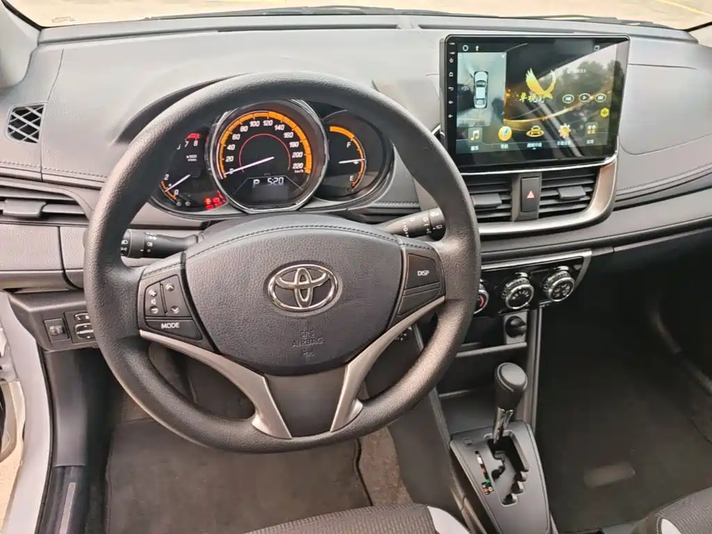 Toyota Yaris L — фото 11