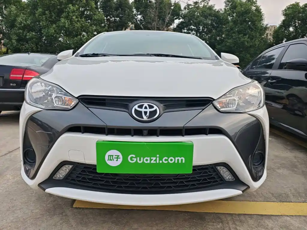 Toyota Yaris L — фото 3