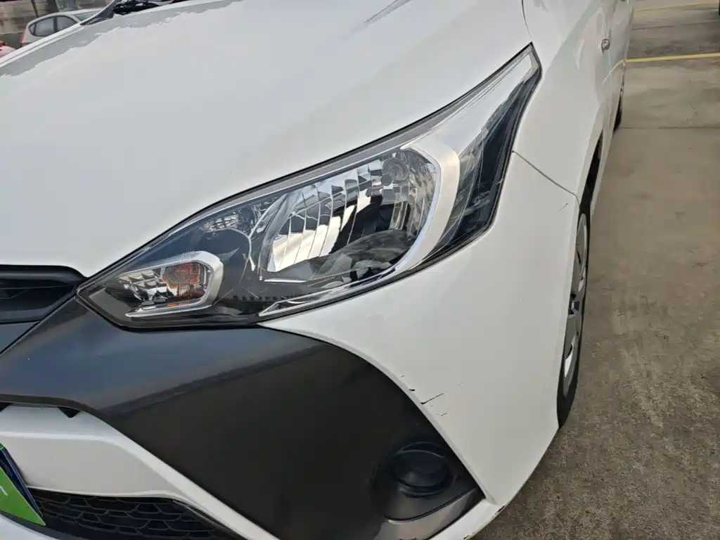 Toyota Yaris L — фото 24