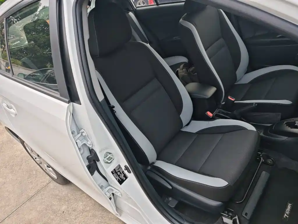 Toyota Yaris L — фото 25