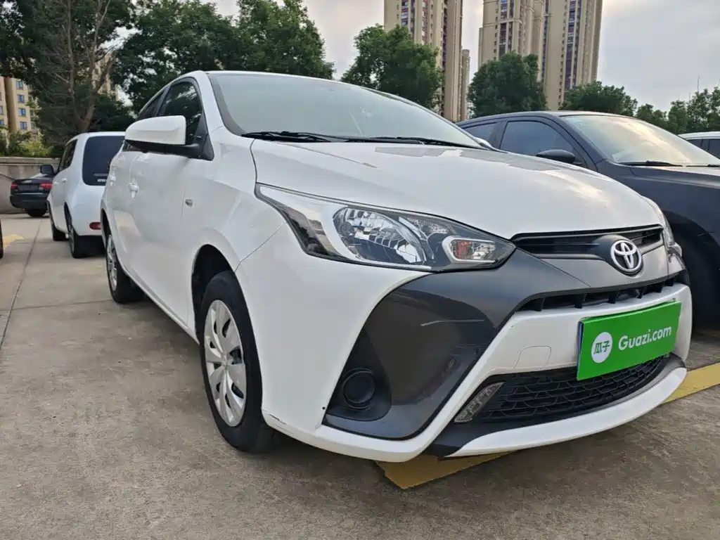 Toyota Yaris L — фото 4