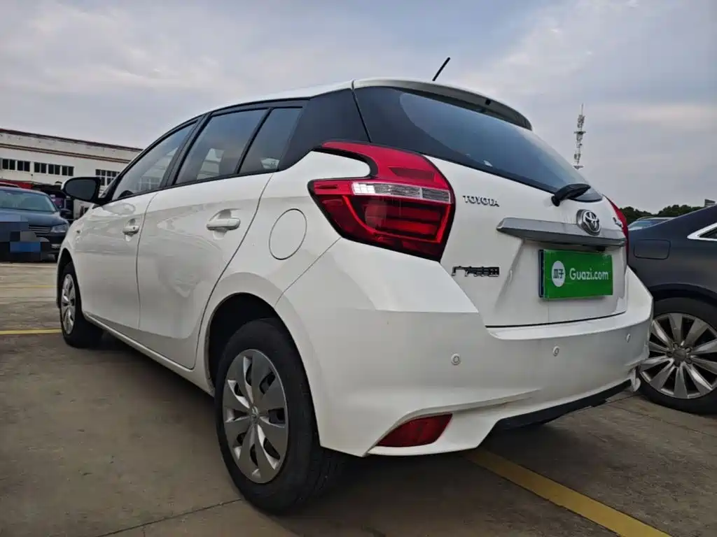 Toyota Yaris L — фото 5