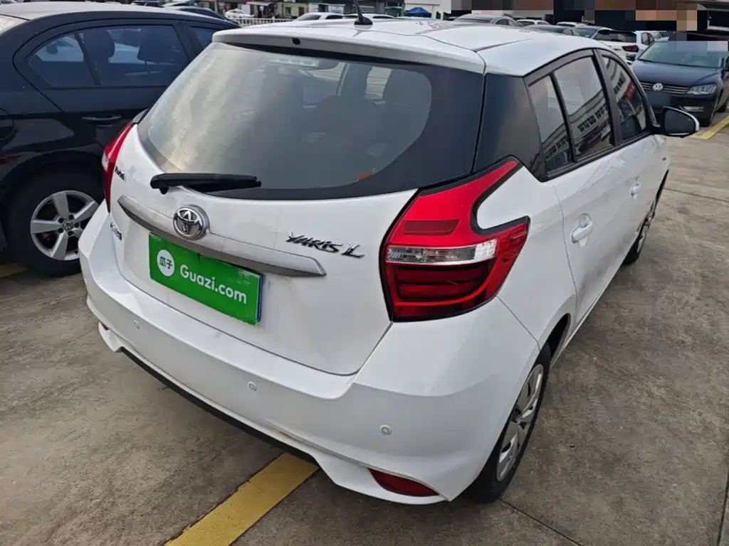 Toyota Yaris L — фото 7