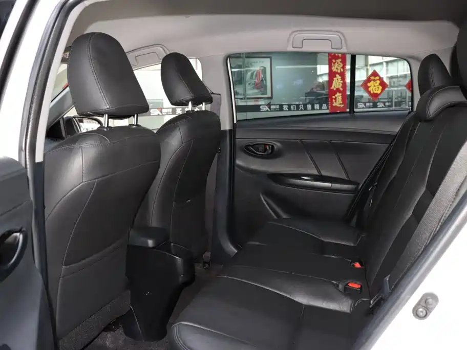 Toyota Yaris L — фото 11