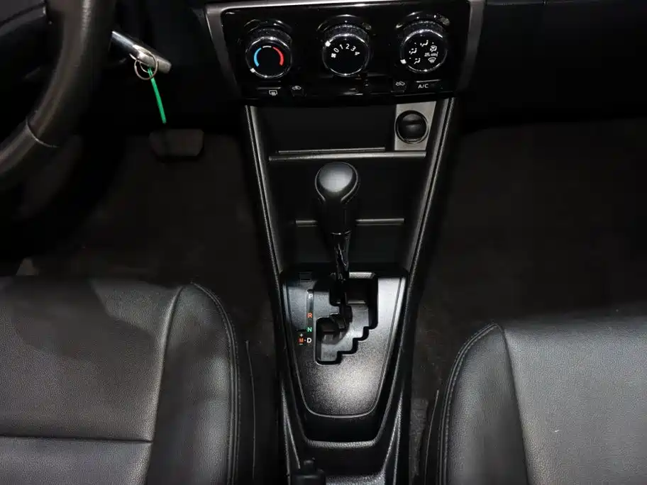 Toyota Yaris L — фото 15