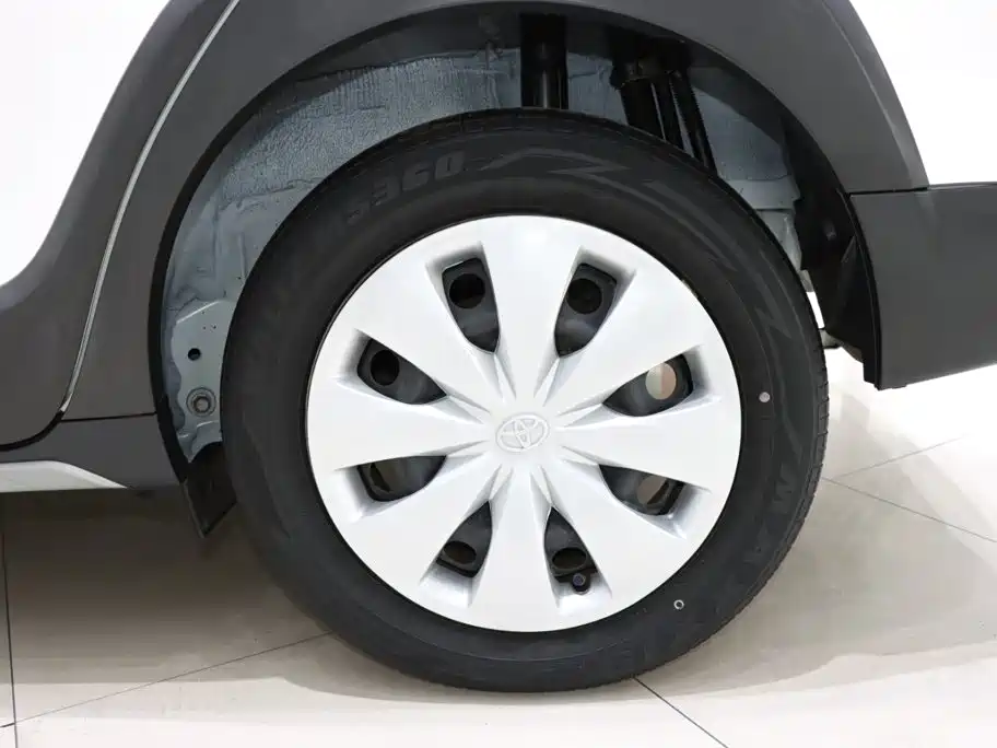 Toyota Yaris L — фото 19