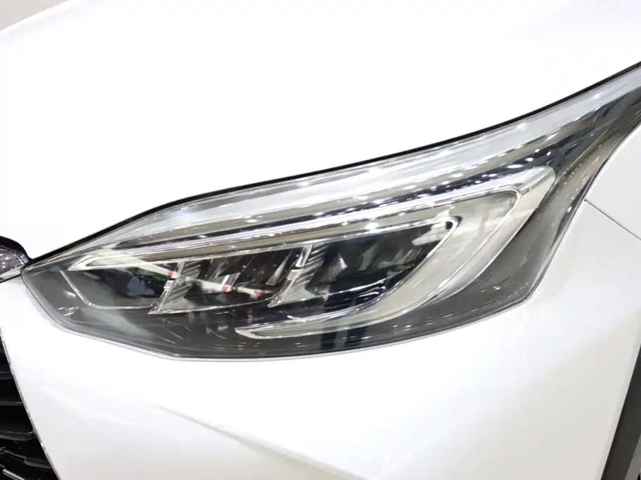 Toyota Yaris L — фото 7