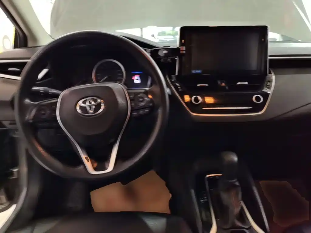 Toyota Corolla — фото 10
