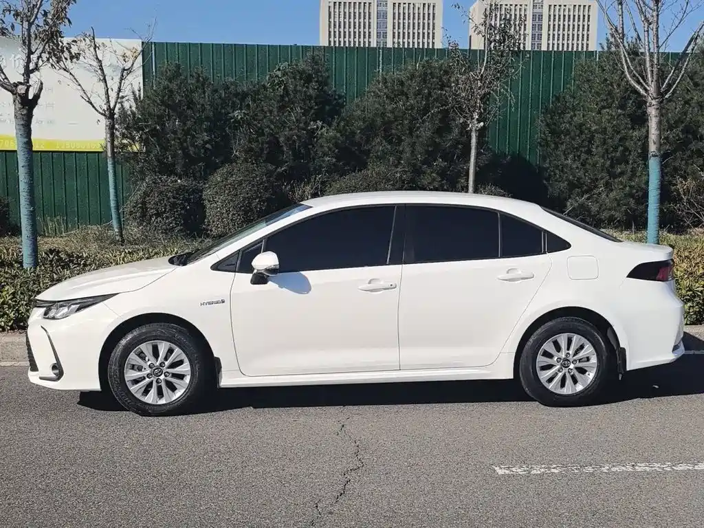 Toyota Corolla — фото 3