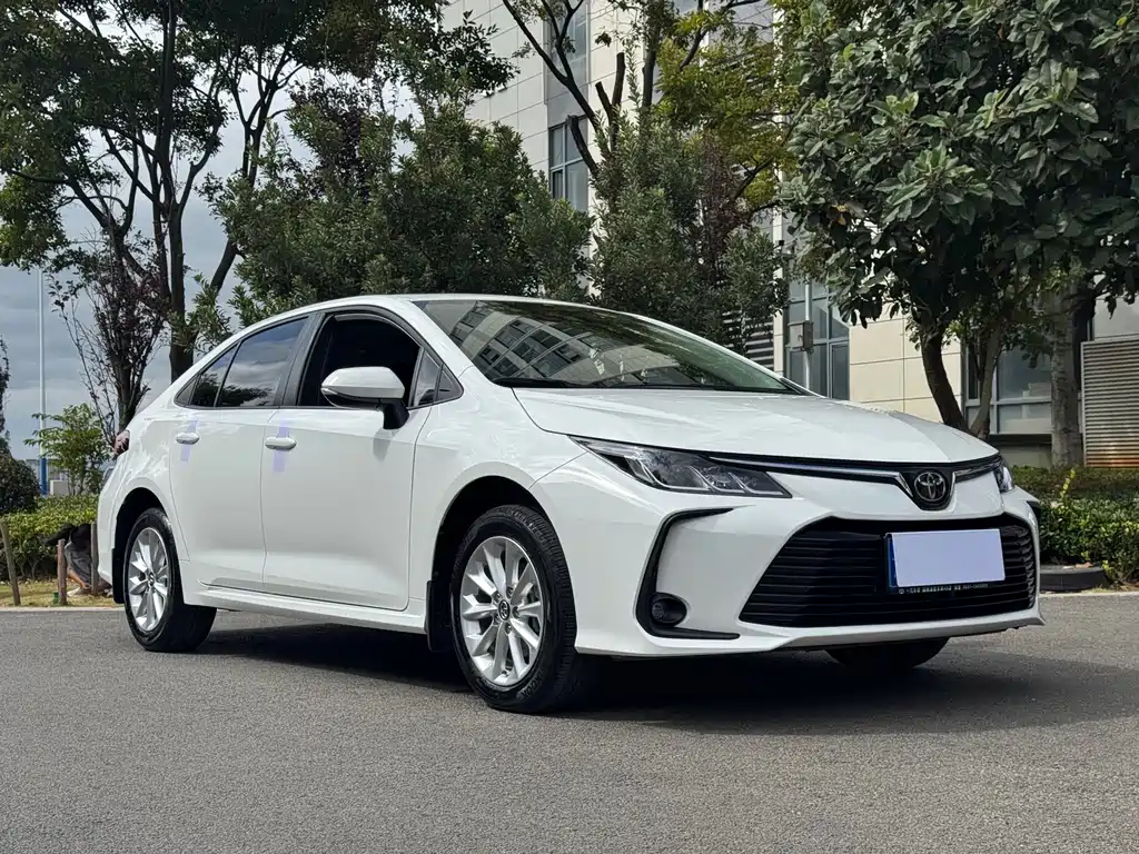 Toyota Corolla — фото 3