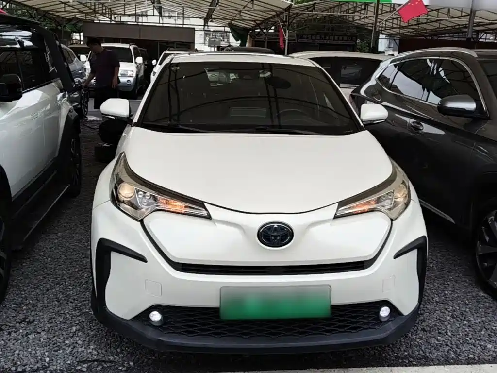 Toyota C-HR EV — фото 3