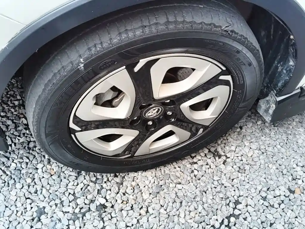 Toyota C-HR EV — фото 23