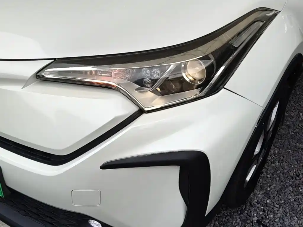 Toyota C-HR EV — фото 24
