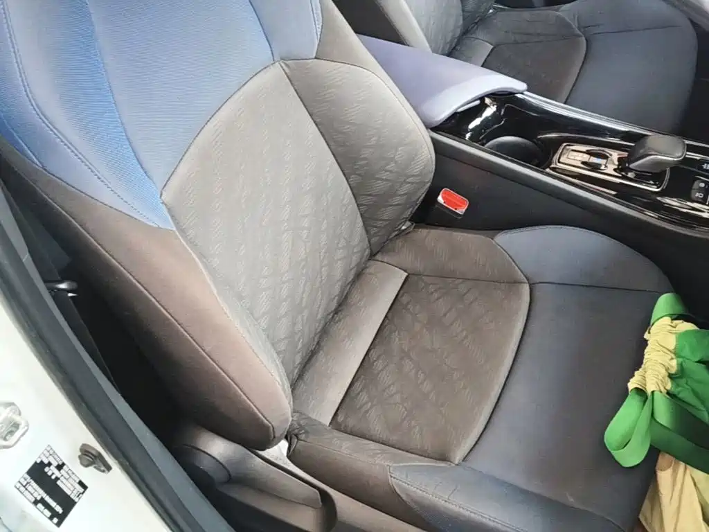 Toyota C-HR EV — фото 25