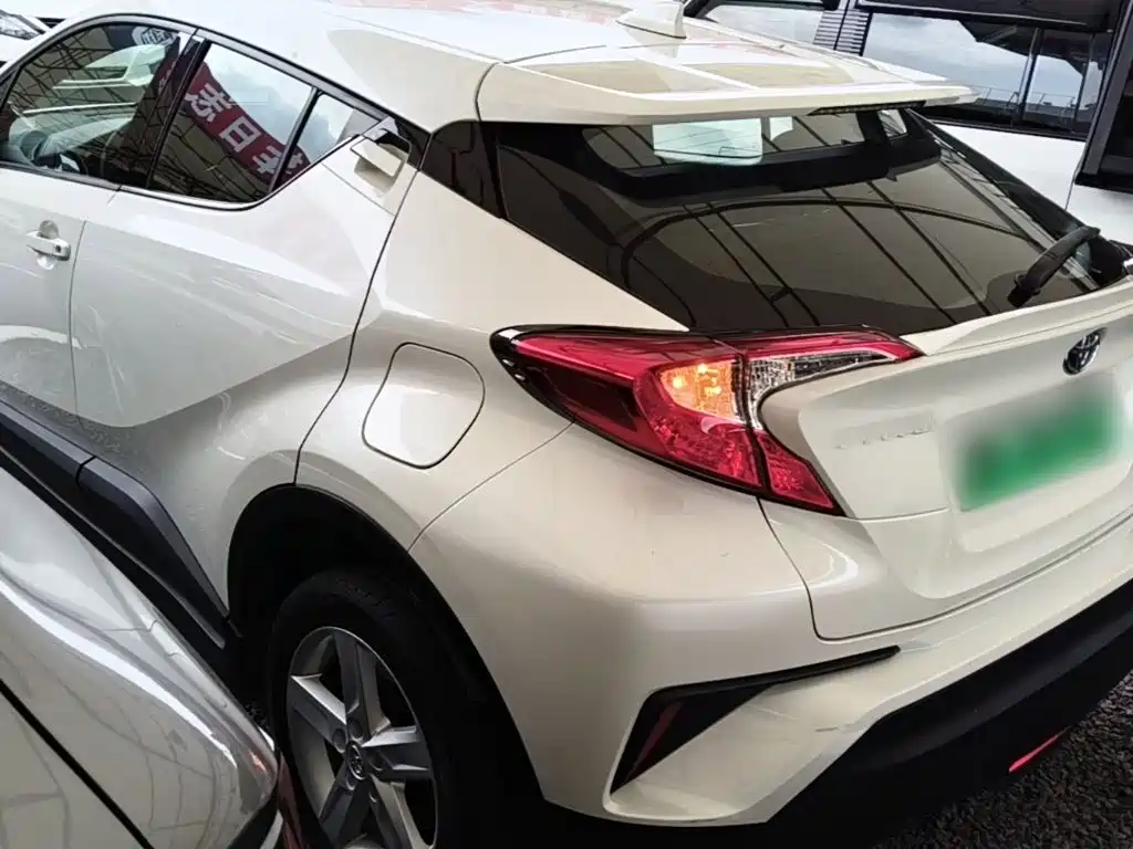 Toyota C-HR EV — фото 5