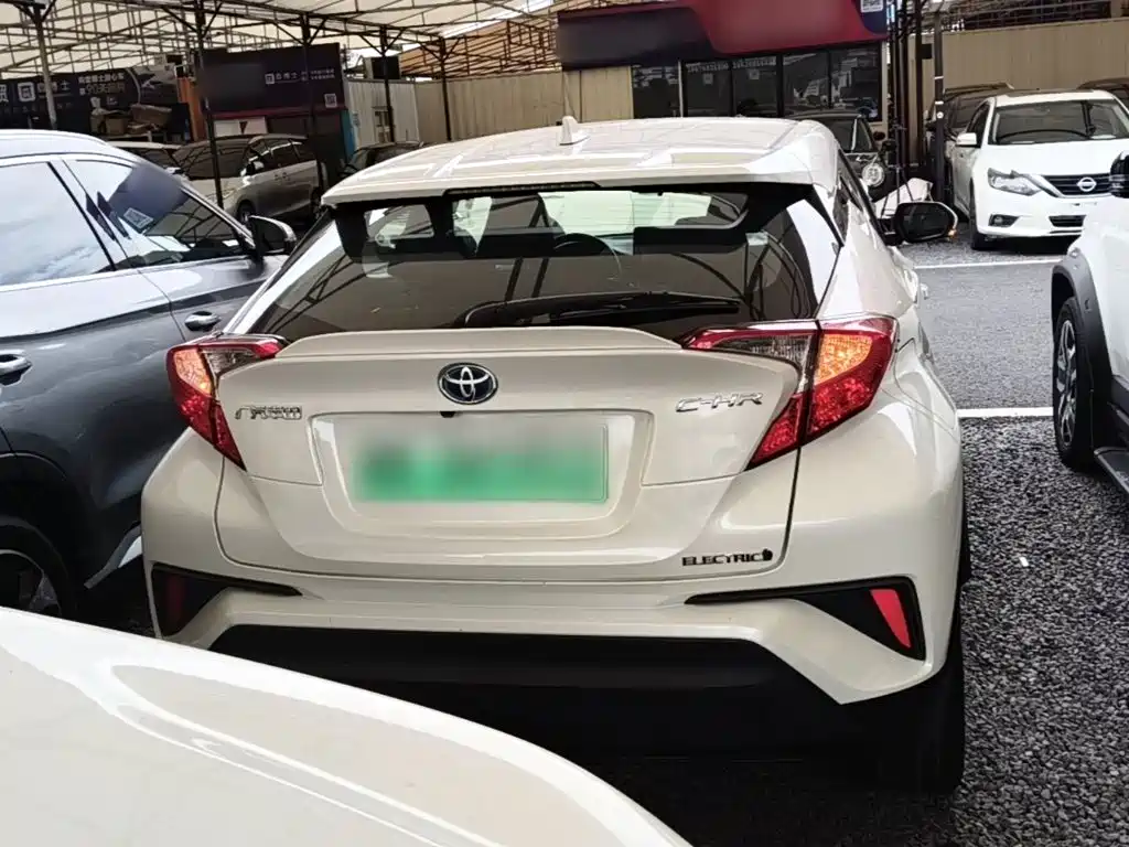 Toyota C-HR EV — фото 6