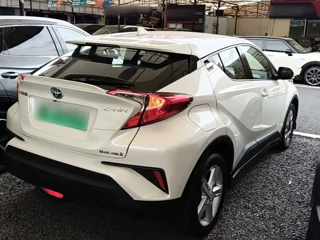 Toyota C-HR EV — фото 7