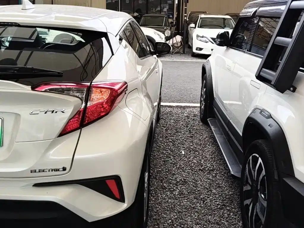Toyota C-HR EV — фото 8