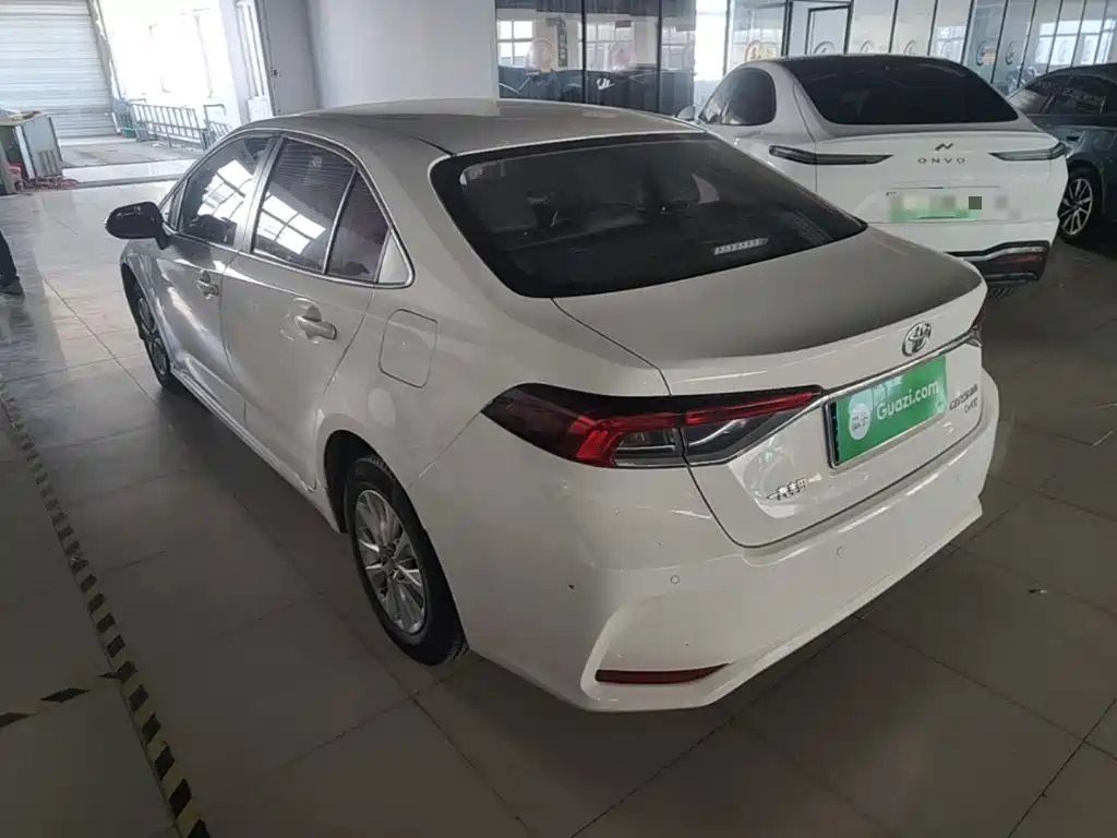 Toyota Corolla — фото 5