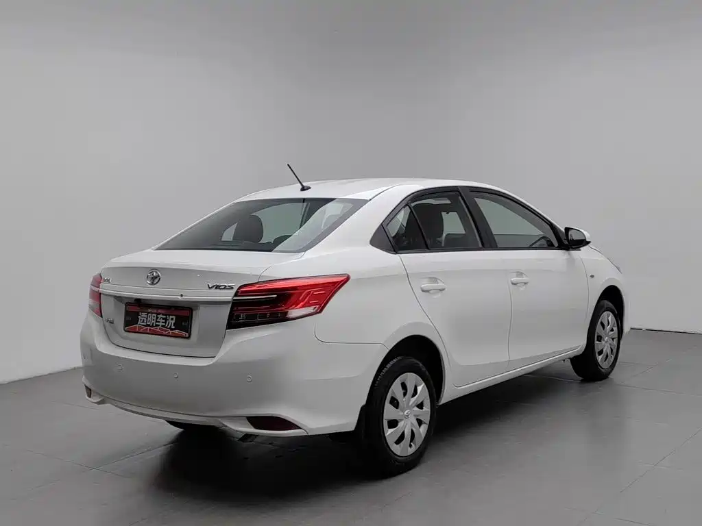 Toyota Vios — фото 2