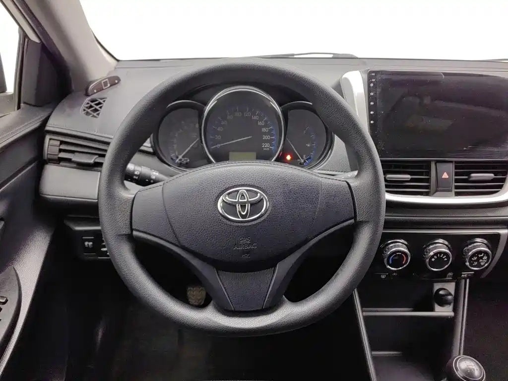 Toyota Vios — фото 11