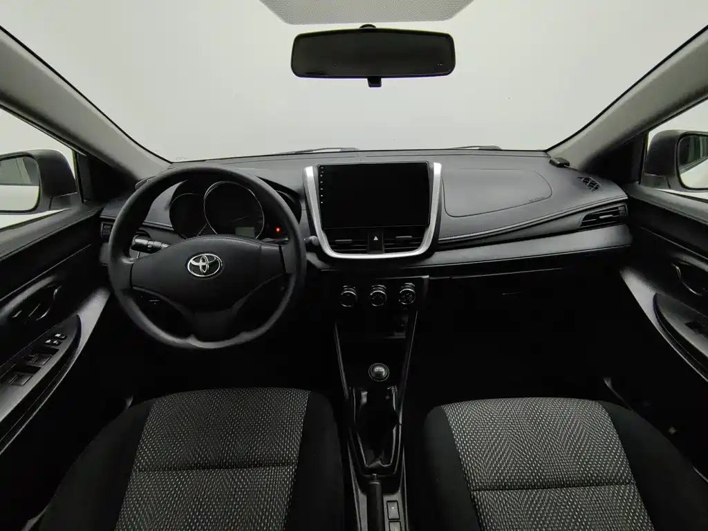 Toyota Vios — фото 5