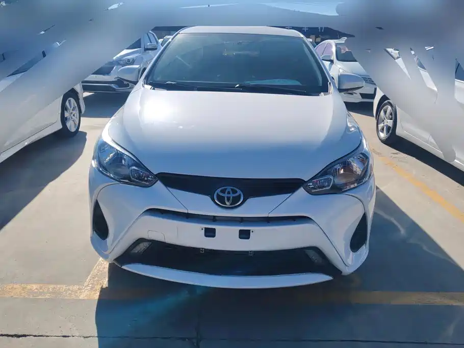 Toyota Yaris L — фото 2