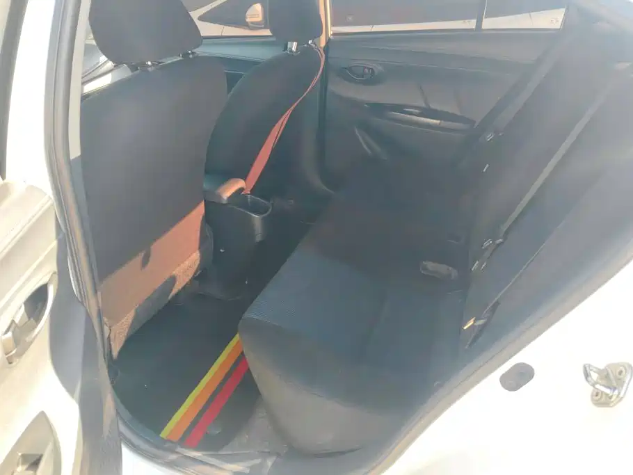 Toyota Yaris L — фото 11