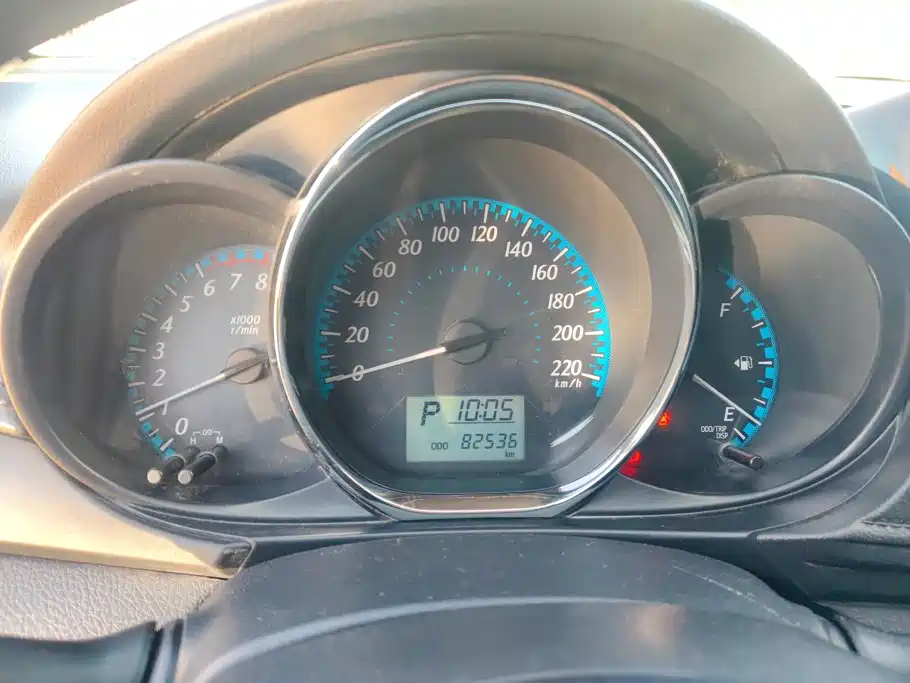 Toyota Yaris L — фото 14