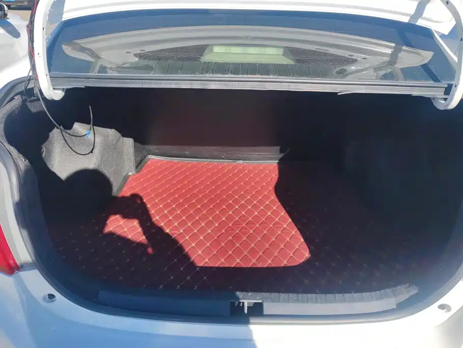 Toyota Yaris L — фото 4
