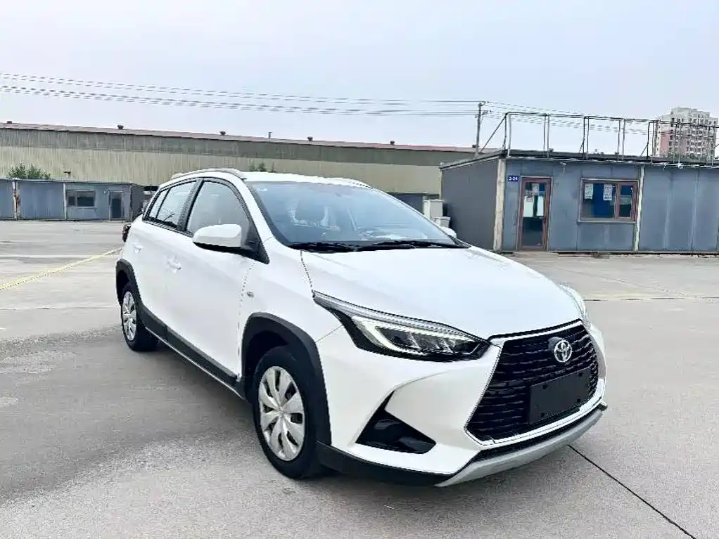 Toyota Yaris L — фото 2
