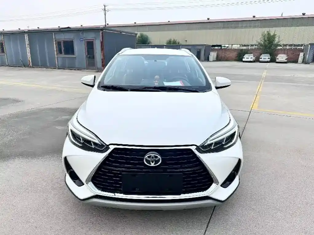 Toyota Yaris L — фото 3
