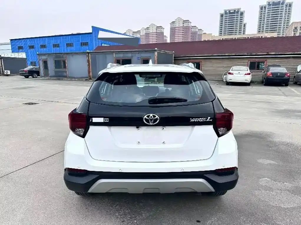 Toyota Yaris L — фото 5