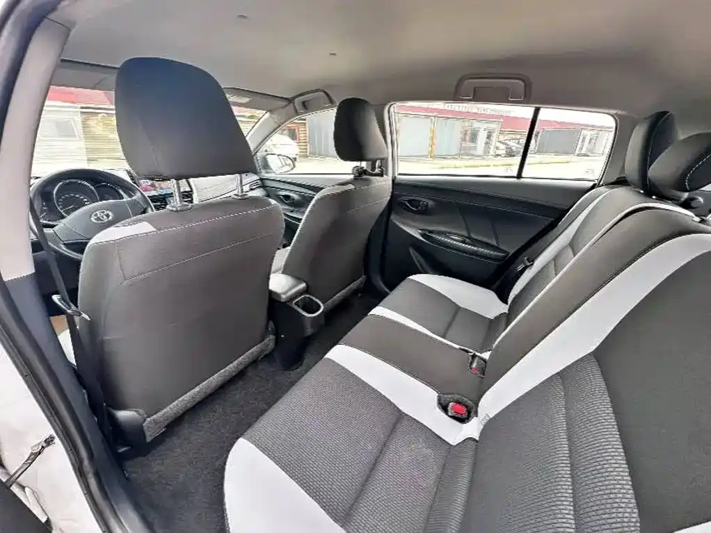 Toyota Yaris L — фото 8