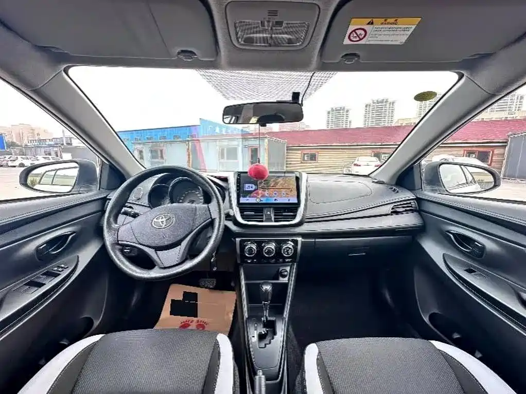 Toyota Yaris L — фото 9