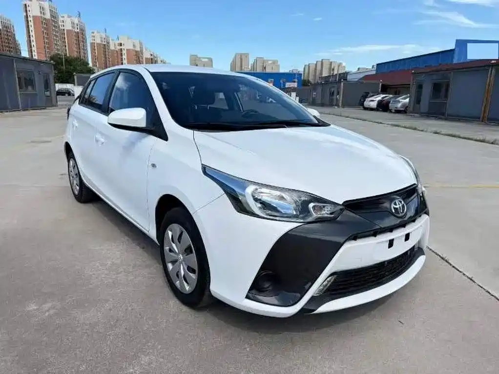 Toyota Yaris L — фото 3