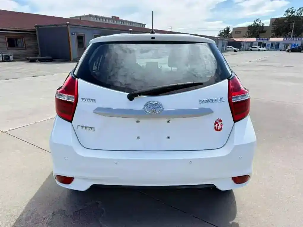 Toyota Yaris L — фото 5